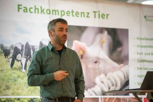 Dr. med. vet. Jörg Willig vom Rindergesundheitsdienst, © Christopher Hanraets