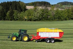 Der PROFI 5000 ist leistungsstark und leichtzügig, &copy; Pöttinger
